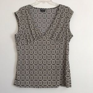 BCBG Paris blouse. SizeXL, fits L